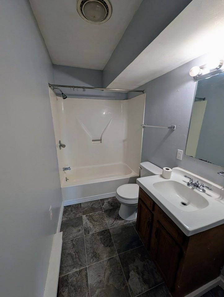 115 S Railroad St - Photo 5 of 10