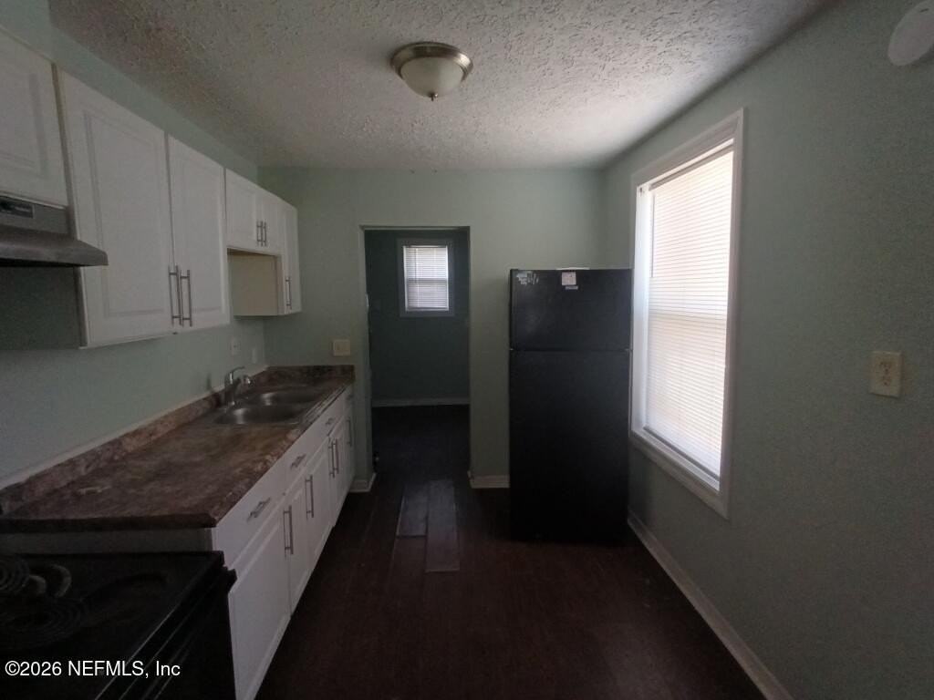 2542 Wilcox Ct - Photo 2 of 11