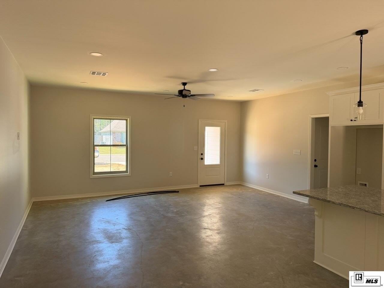 127 Loblolly Dr - Photo 3 of 5