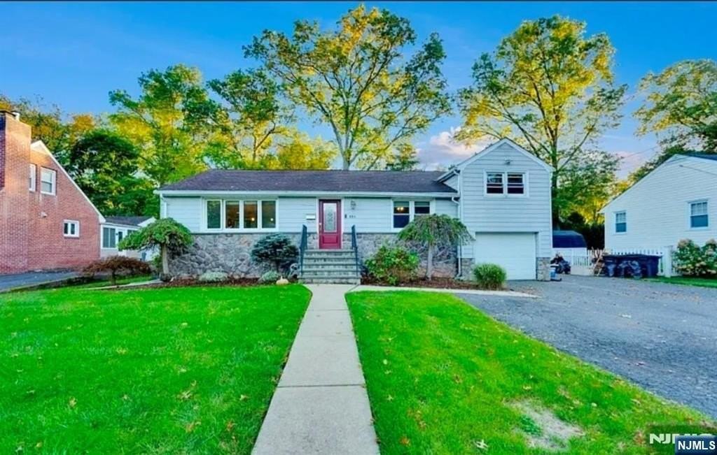 684 Spring Ave