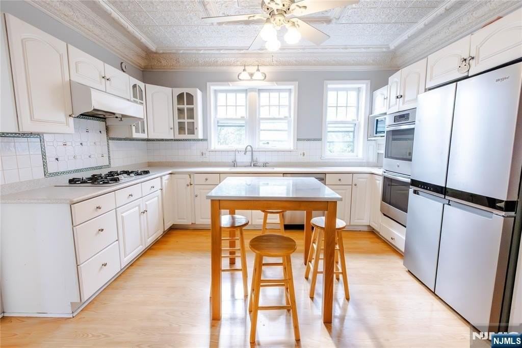 22 Serafin Pl - Photo 3 of 48