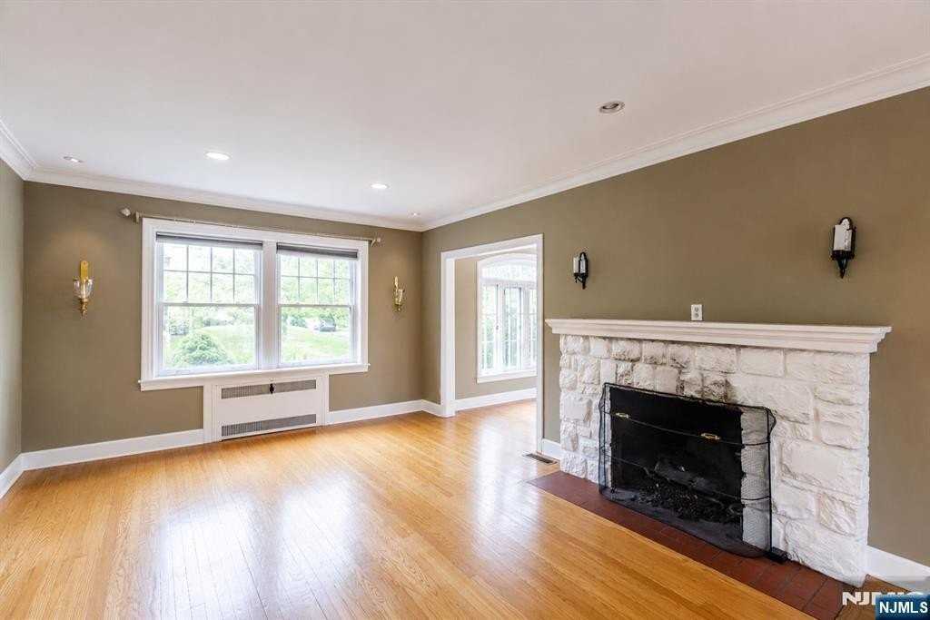 22 Serafin Pl - Photo 7 of 48