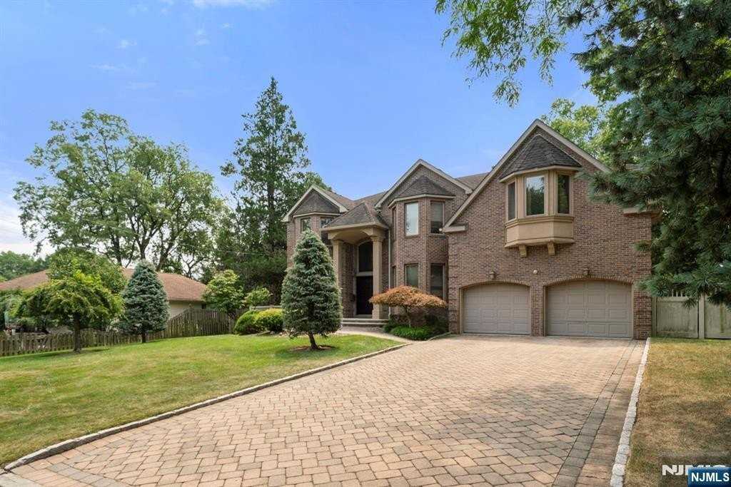325 Cooper Pl - Photo 2 of 31