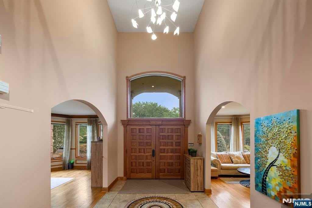 325 Cooper Pl - Photo 4 of 31