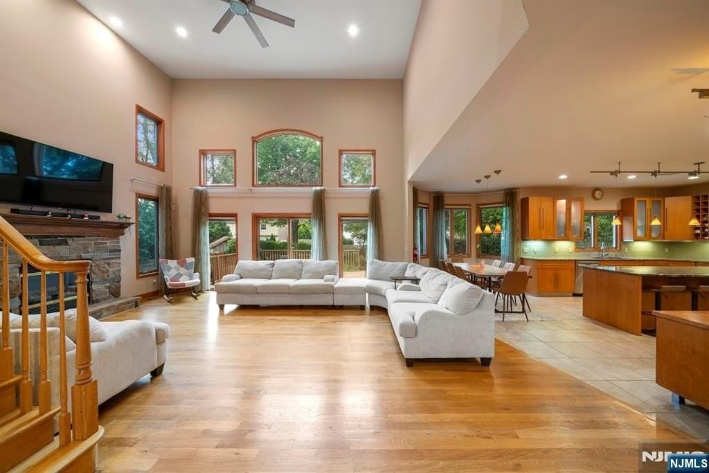 325 Cooper Pl - Photo 7 of 31