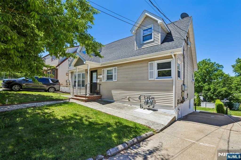 481 Macarthur Ave #1