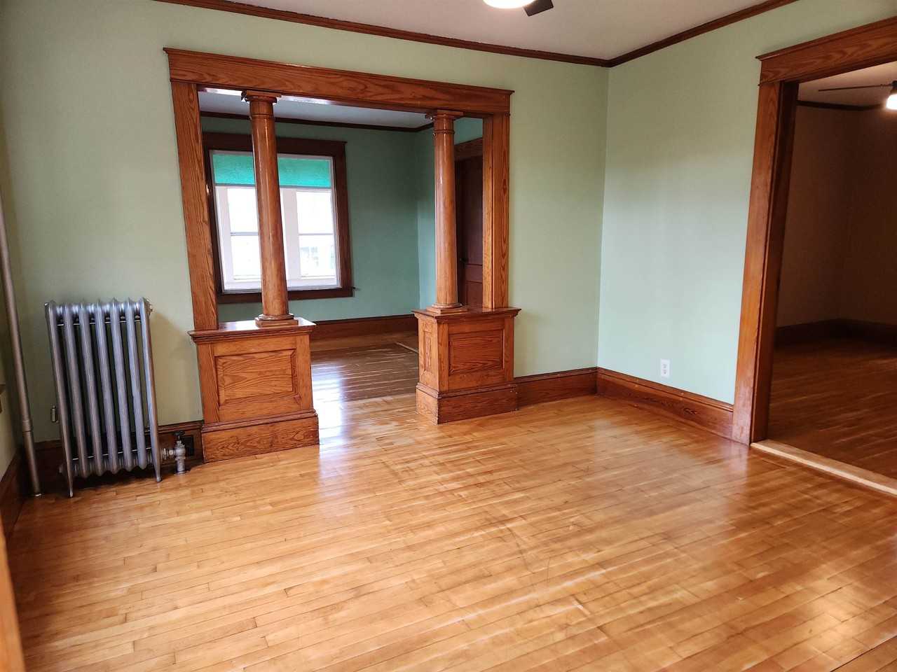 27 Spring St - Photo 2 of 12