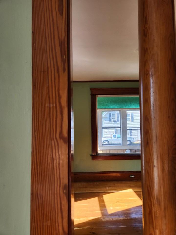 27 Spring St - Photo 3 of 12