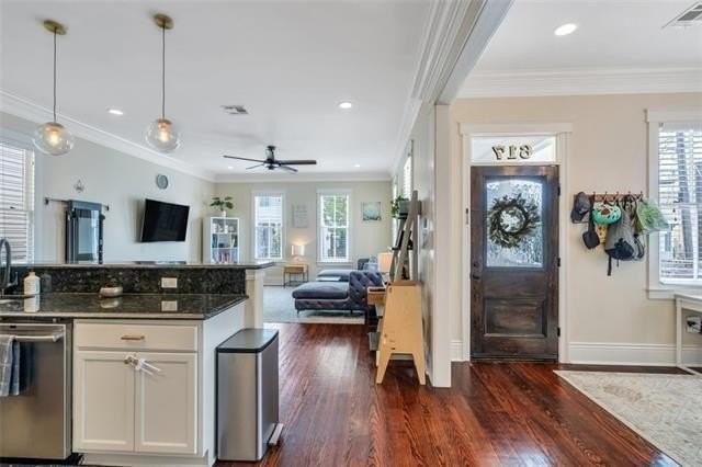 617 7th St - Photo 4 of 19