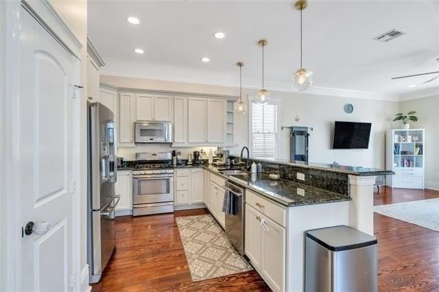 617 7th St - Photo 5 of 19