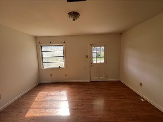 713 Community St - Photo 3 of 16