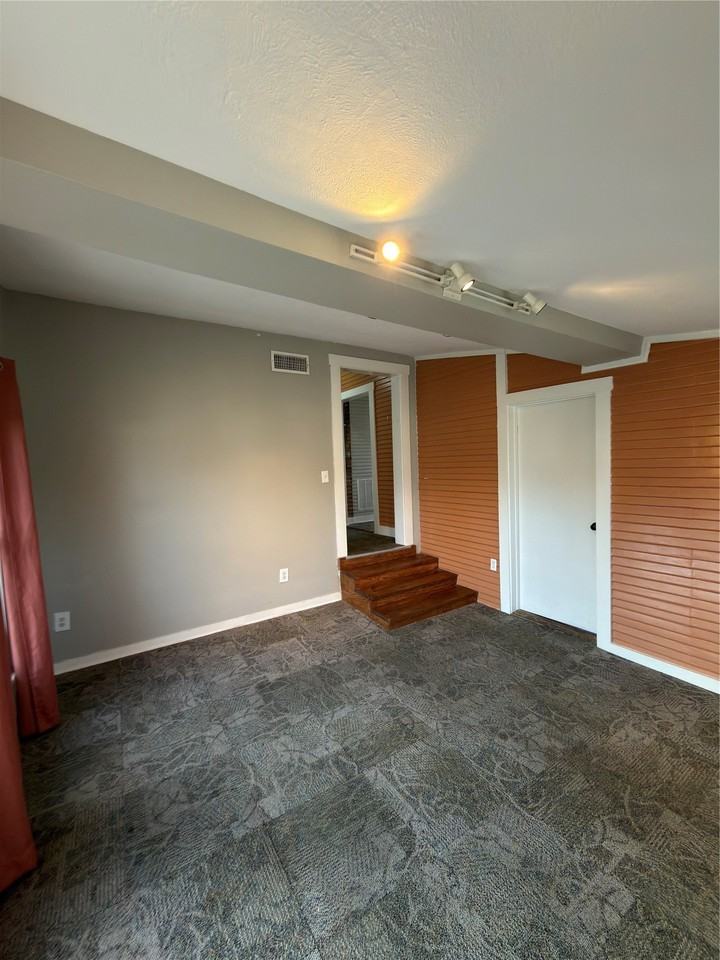 1513 Hurley Ave