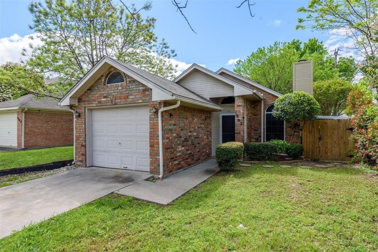 1902 Lee Dr - Photo 2 of 22