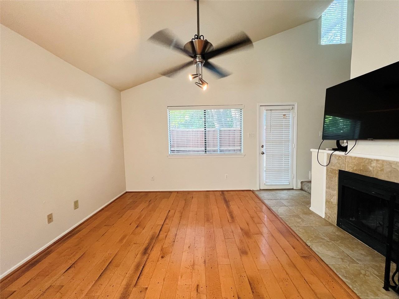 5759 Cedar Creek Dr - Photo 3 of 31