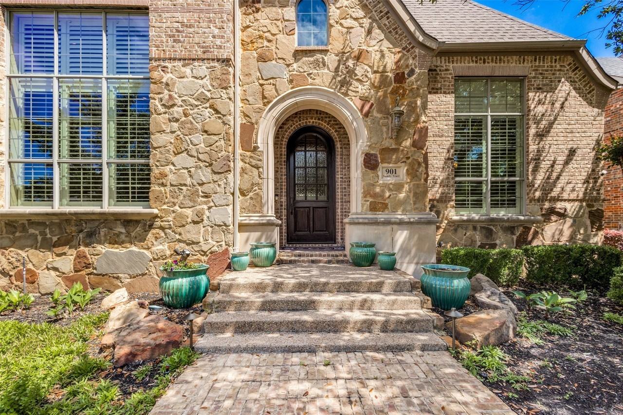 901 Sandy Trl - Photo 3 of 36