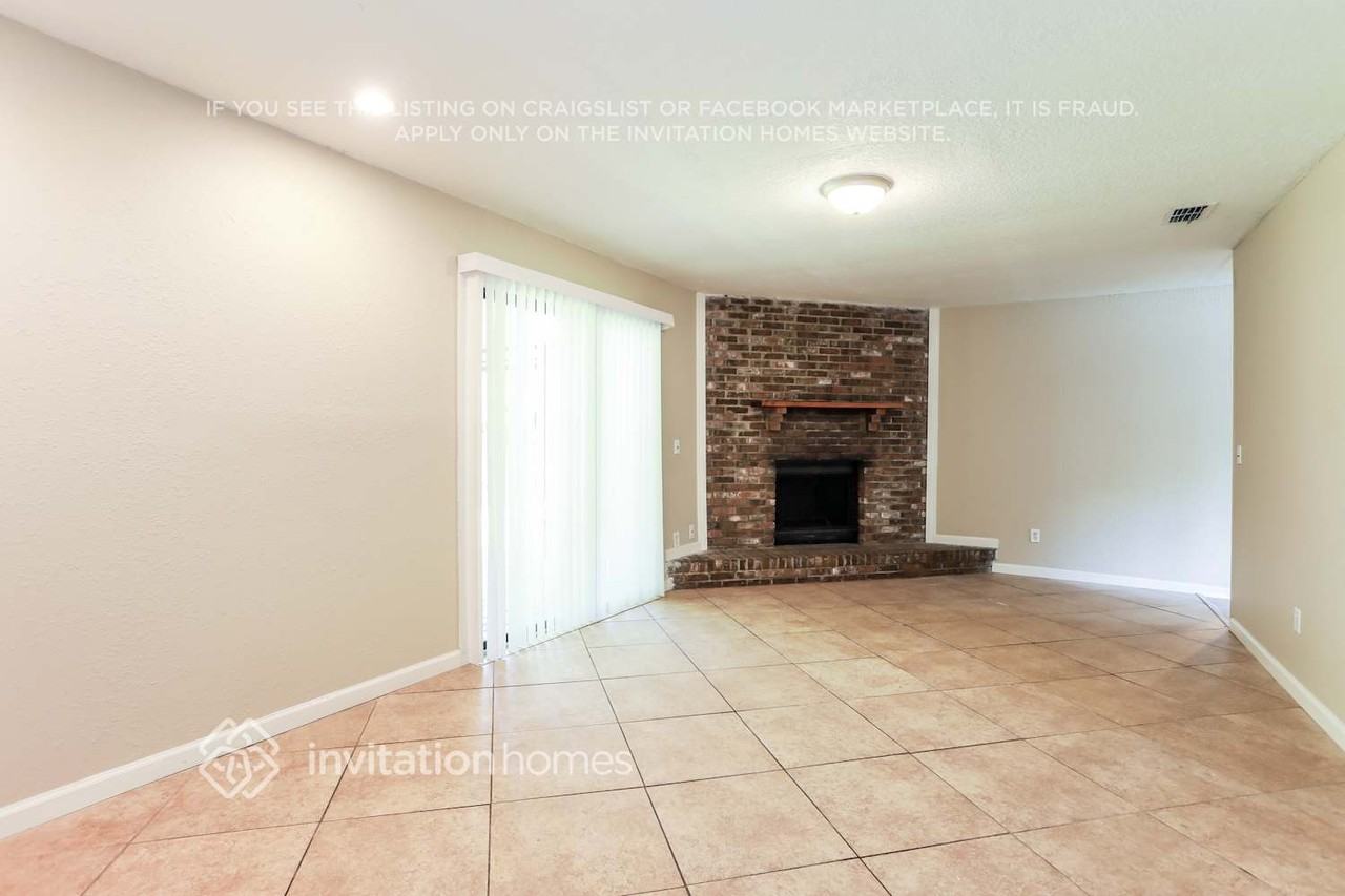 8323 Country Creek Blvd - Photo 4 of 17
