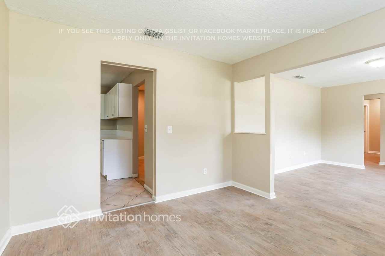 8323 Country Creek Blvd - Photo 5 of 17