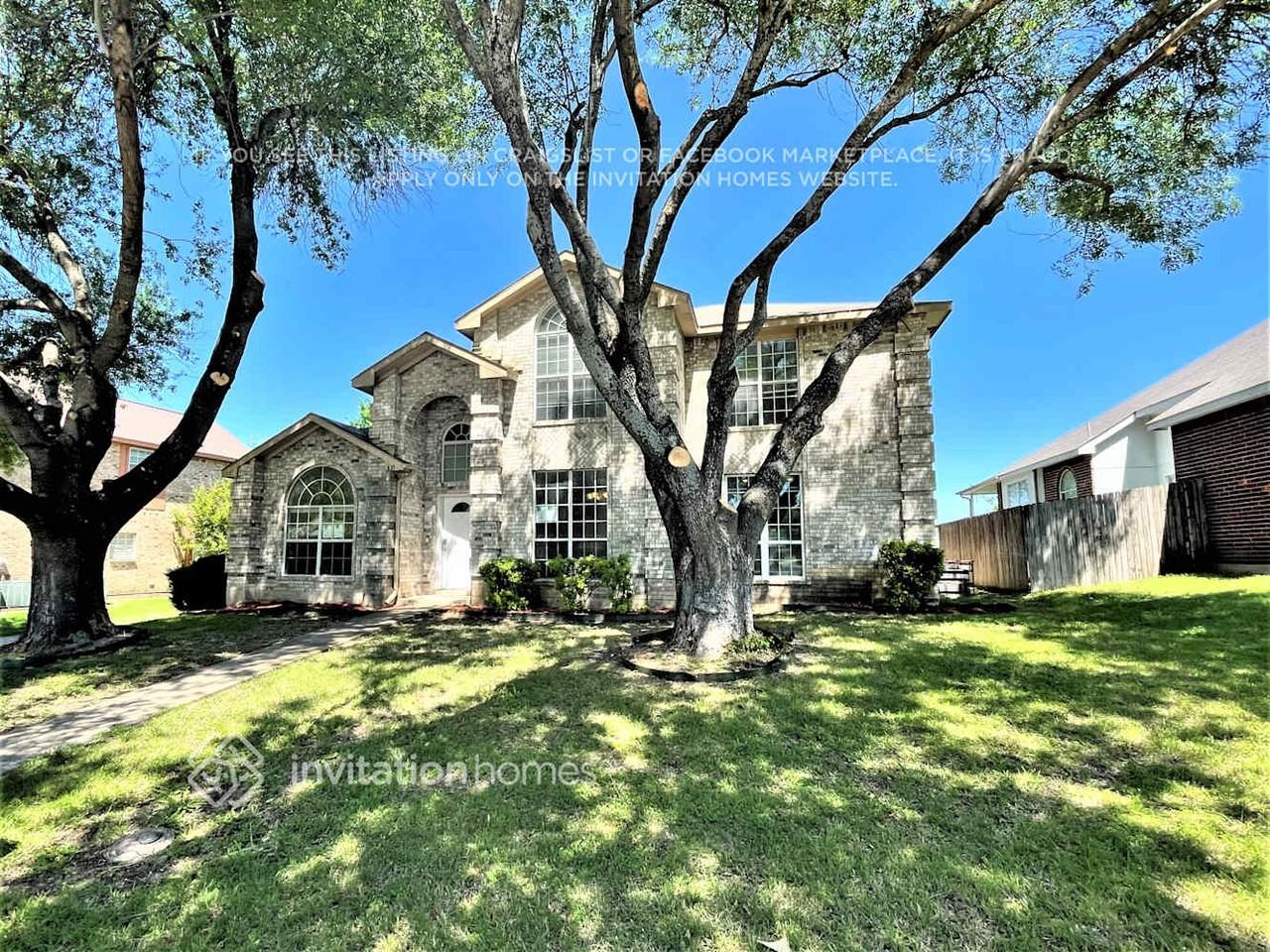 837 Twin Creek Dr - Photo 2 of 17
