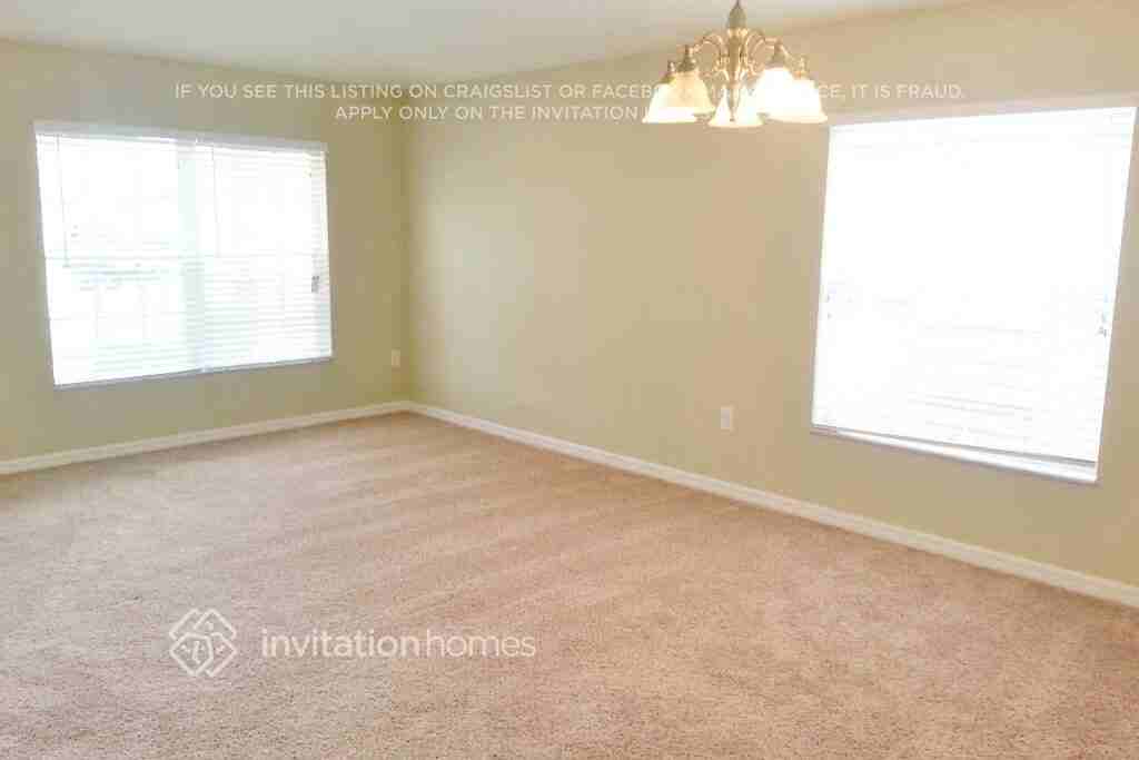 8015 Alamosa Wood Ave - Photo 5 of 12