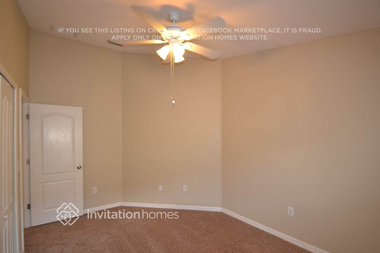 8015 Alamosa Wood Ave - Photo 7 of 12
