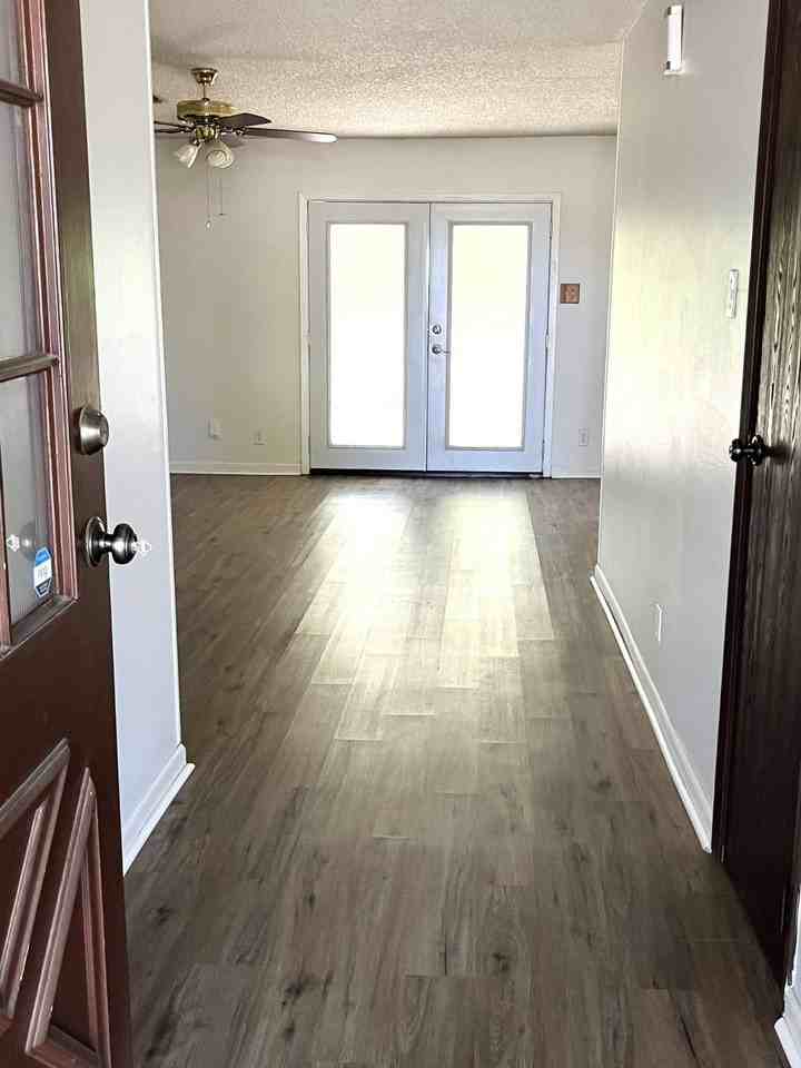 538 Camelot Dr - Photo 2 of 10