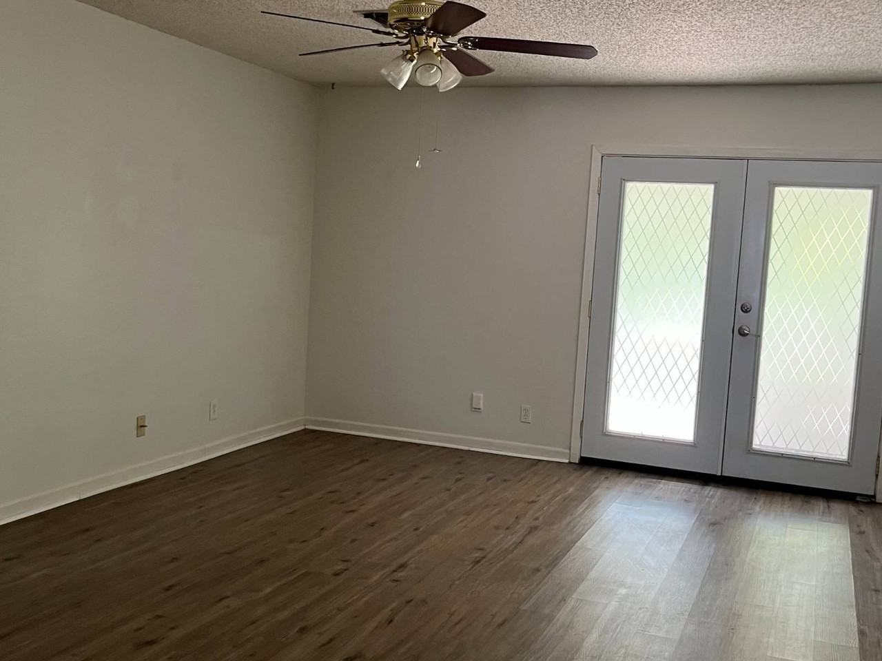 538 Camelot Dr - Photo 3 of 10
