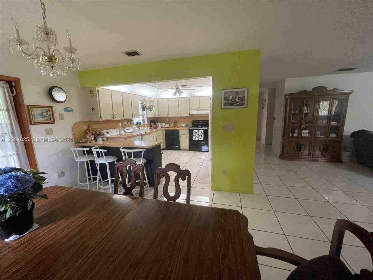 8445 Sw 4th St - Photo 7 of 21