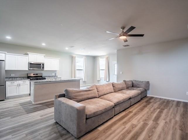 6403 Globe Life Ct - Photo 3 of 16