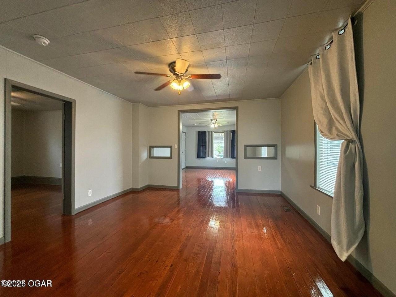807 W 2nd St - Photo 4 of 19