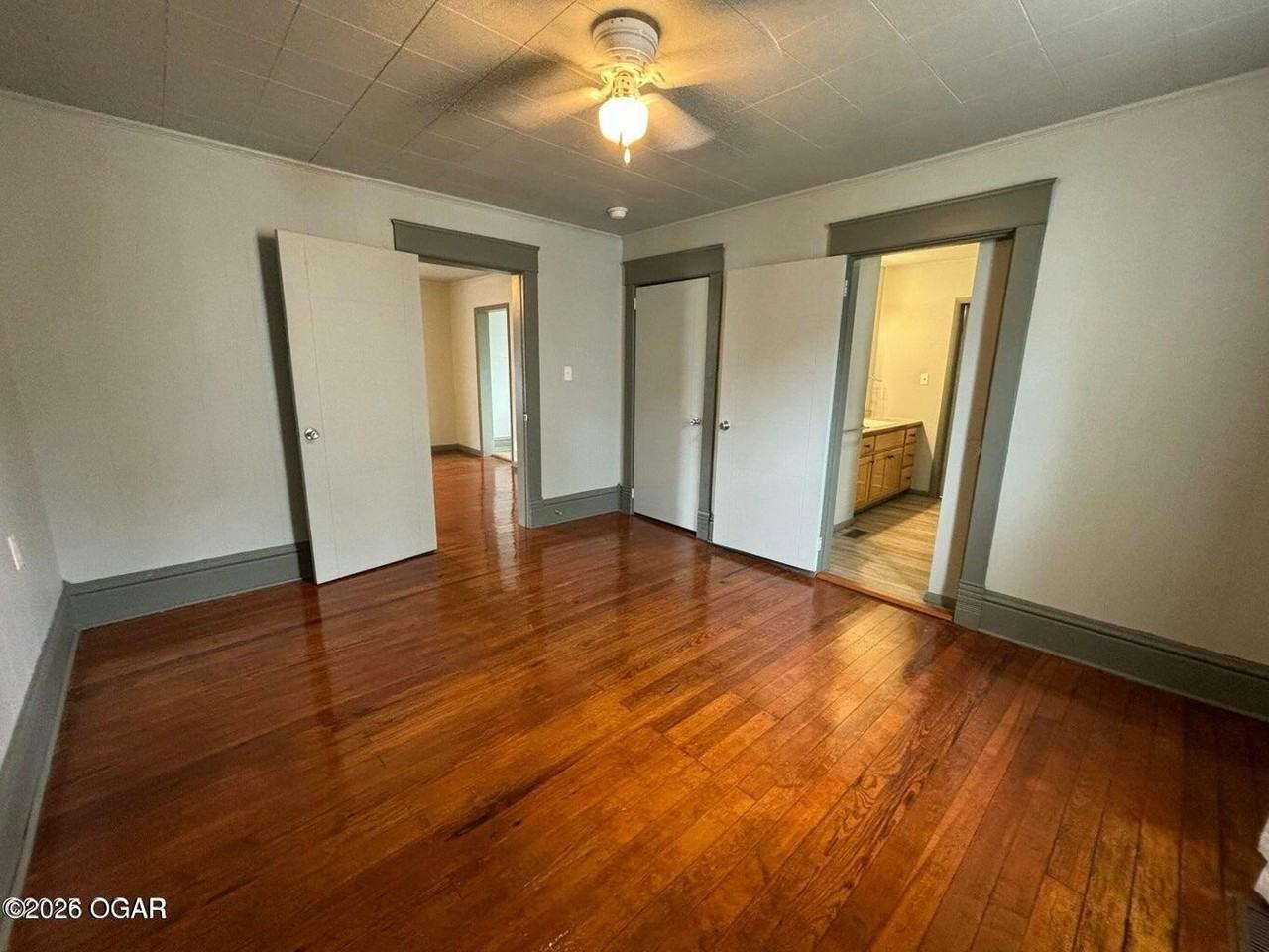 807 W 2nd St - Photo 6 of 19