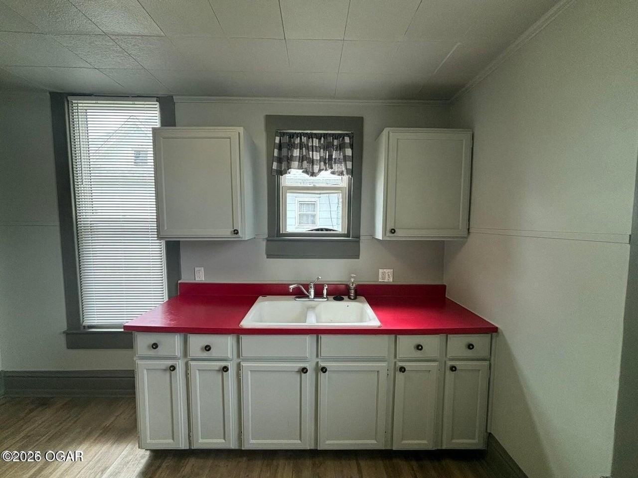 807 W 2nd St - Photo 7 of 19