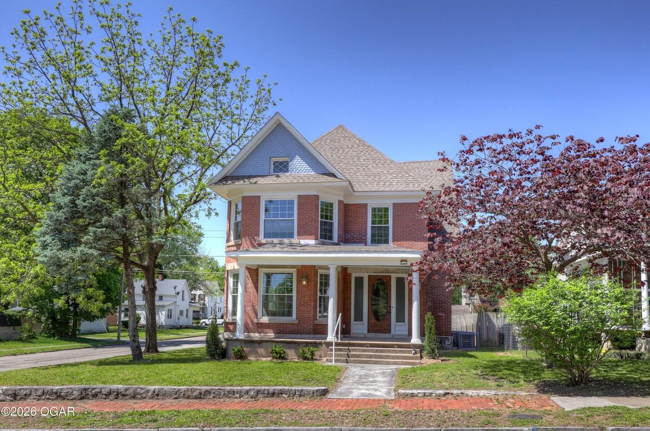 402 N Wall Ave - Photo 4 of 50