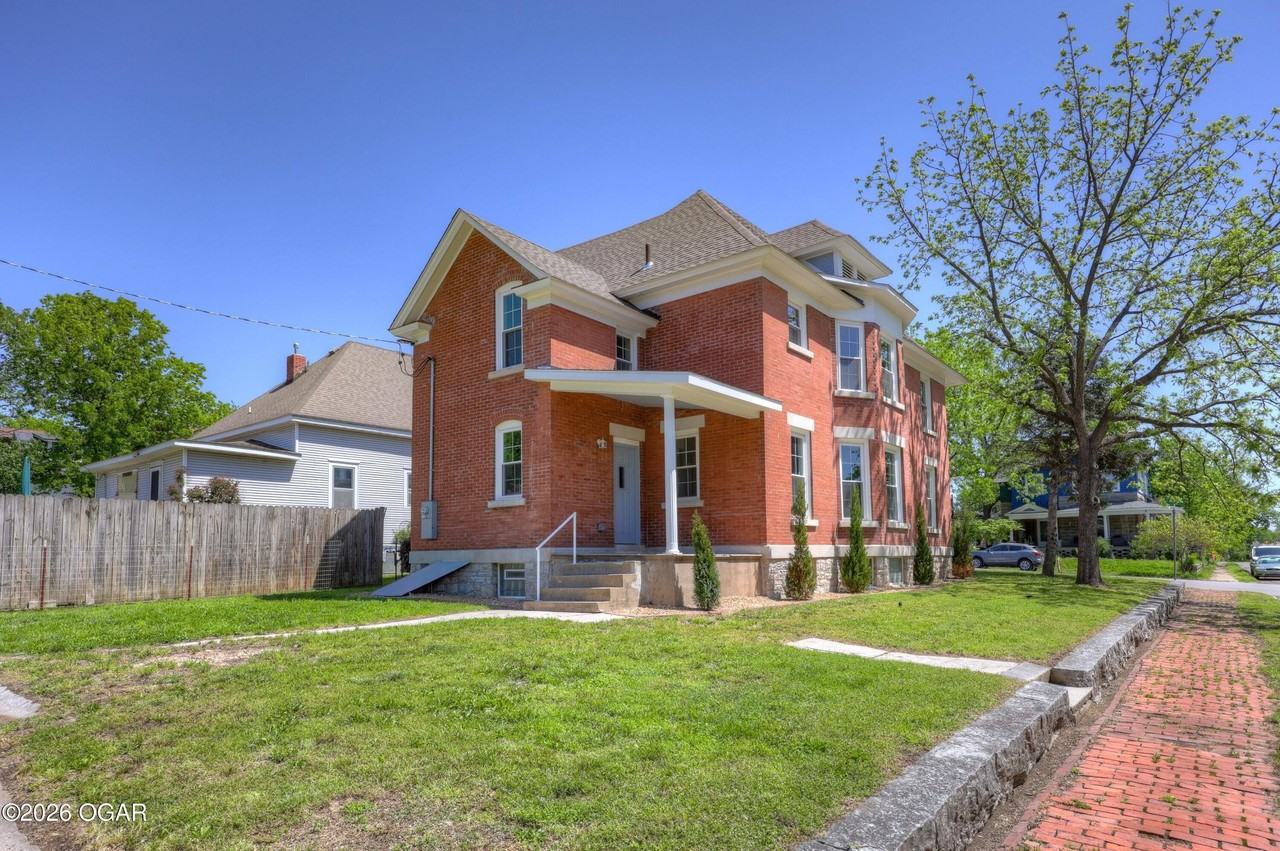 402 N Wall Ave - Photo 6 of 50
