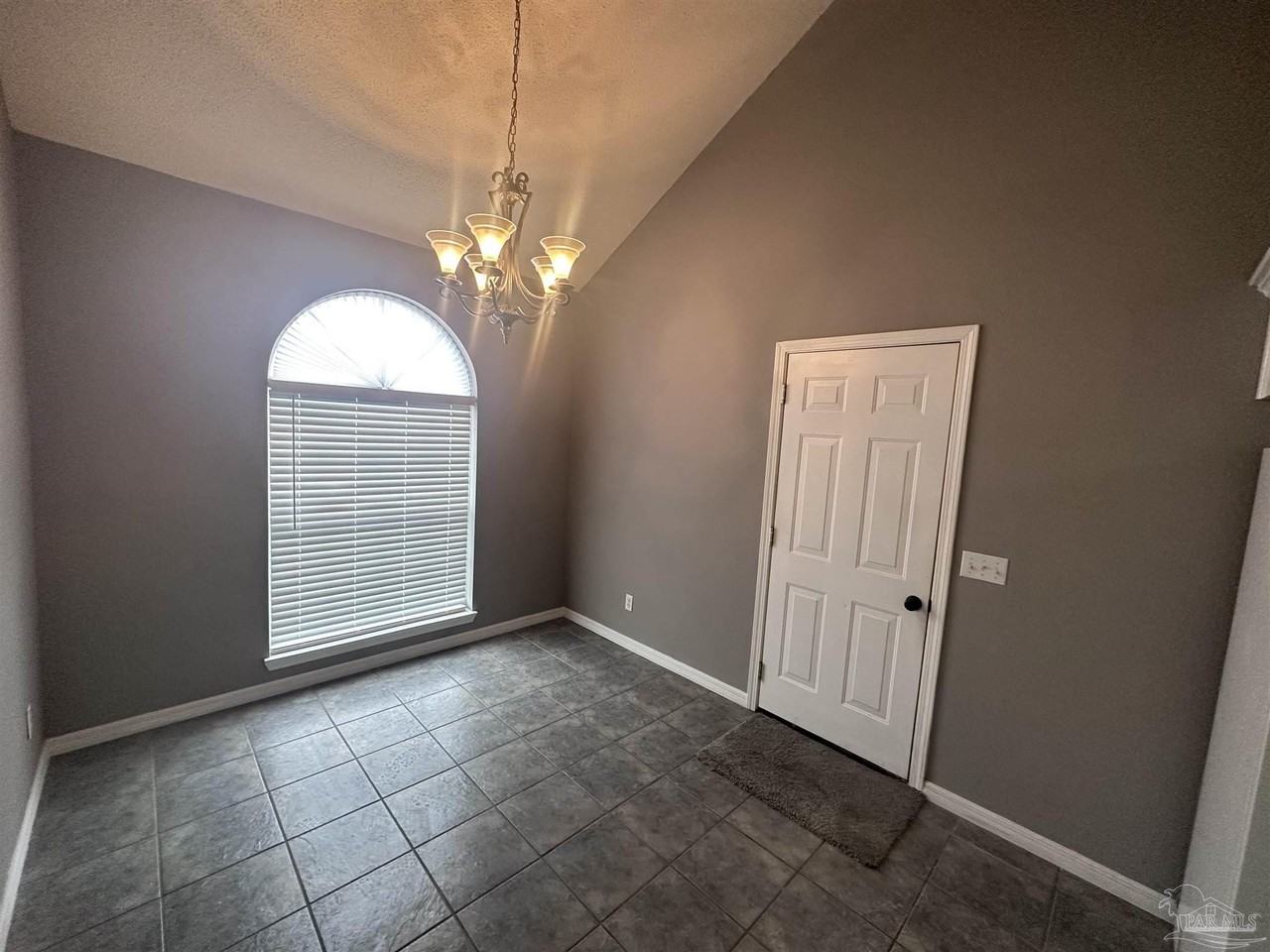 3180 Birdseye Cir - Photo 6 of 28