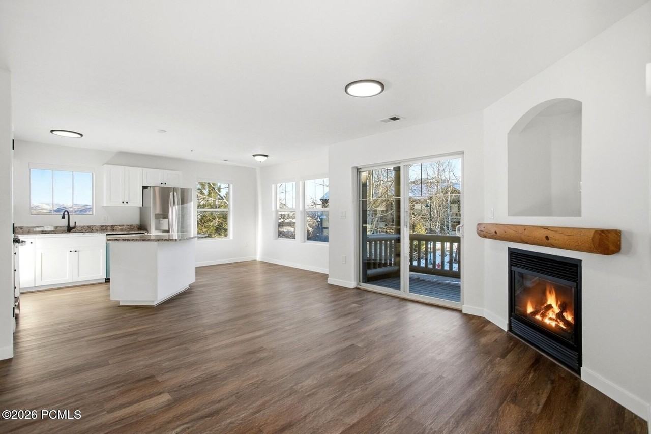1716 W Fox Bay Dr #H204 - Photo 4 of 35