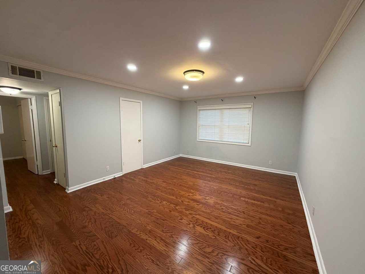 789 Jordan Ln - Photo 4 of 12