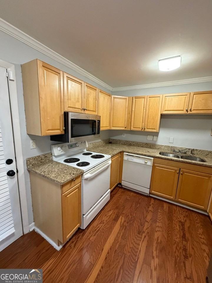 789 Jordan Ln - Photo 7 of 12