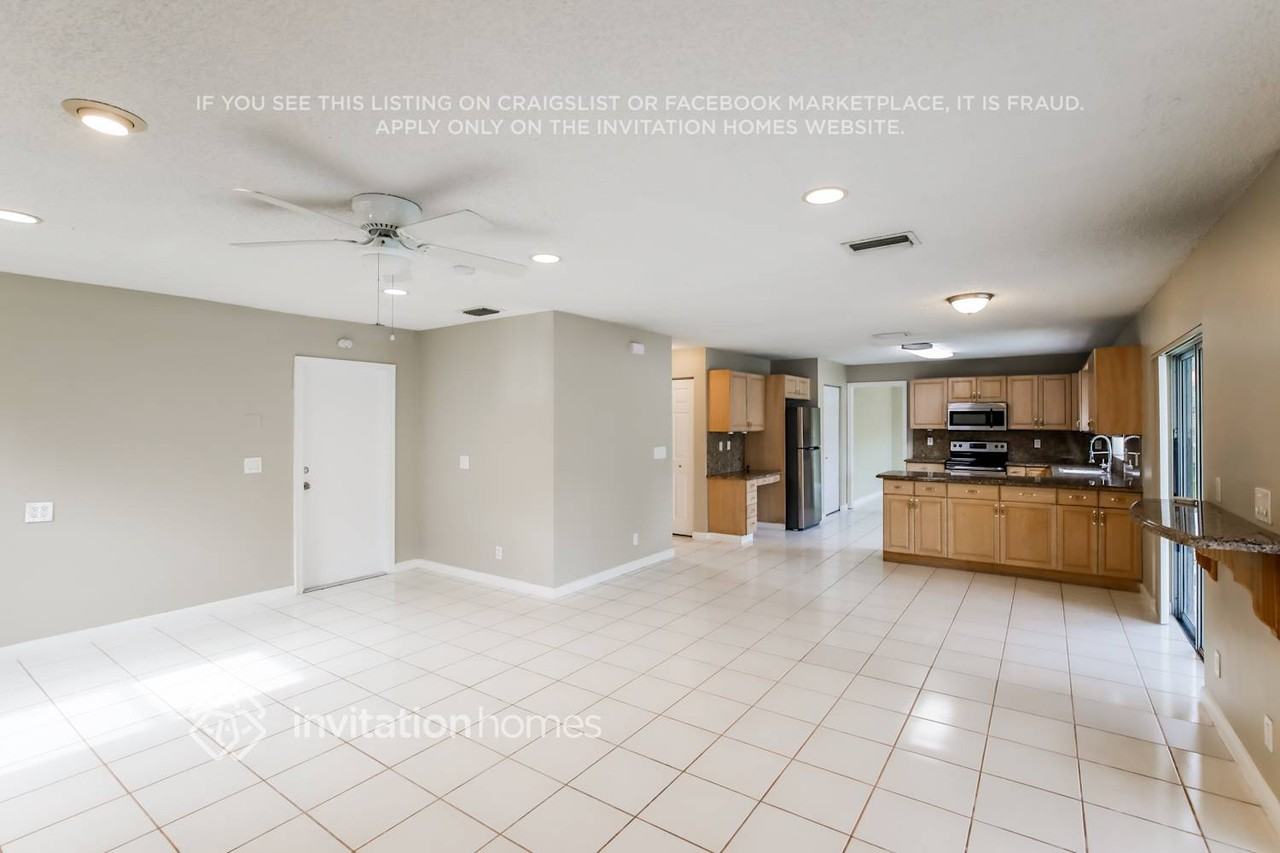 9130 Nw 44th Ct - Photo 5 of 18