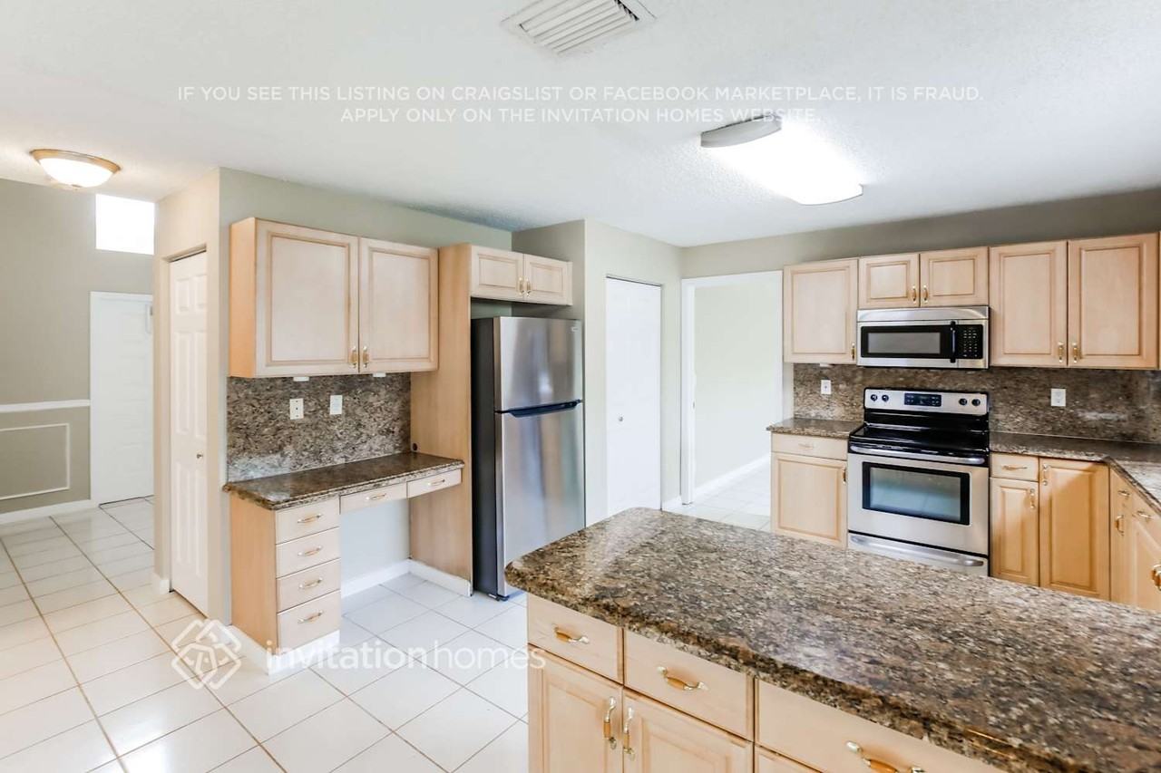 9130 Nw 44th Ct - Photo 7 of 18