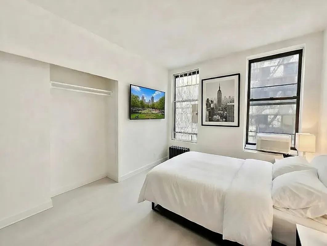366 W 52nd St #4A - Photo 4 of 5