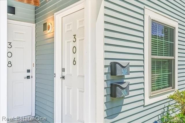 306 Roe St - Photo 5 of 28
