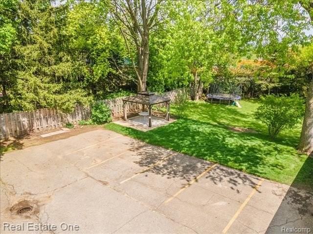 306 Roe St - Photo 6 of 28