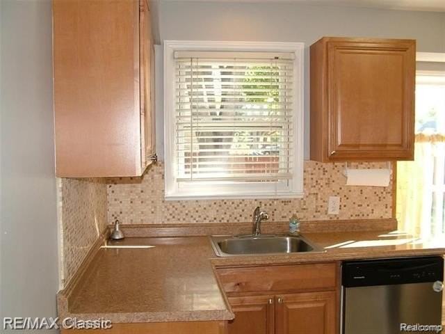 2702 N Main St - Photo 6 of 24
