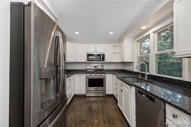 9025 Muirland Dr - Photo 7 of 31