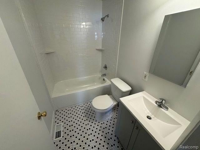 2215 Browning St - Photo 4 of 7