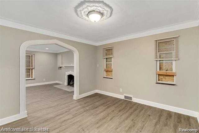 5574 Buckingham Ave - Photo 7 of 15