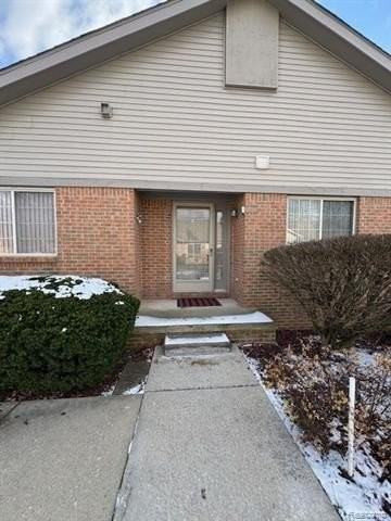 1922 Pebble Creek Dr - Photo 2 of 33