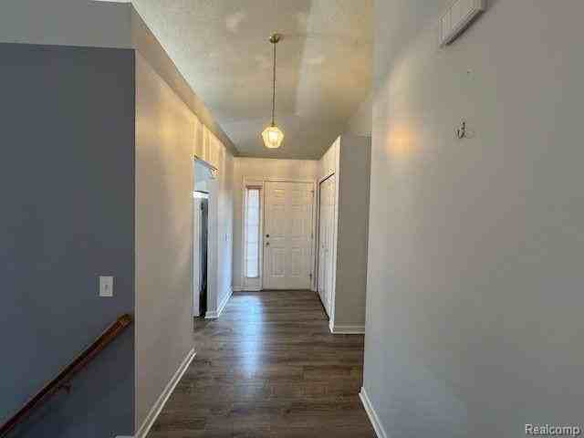 1922 Pebble Creek Dr - Photo 4 of 33