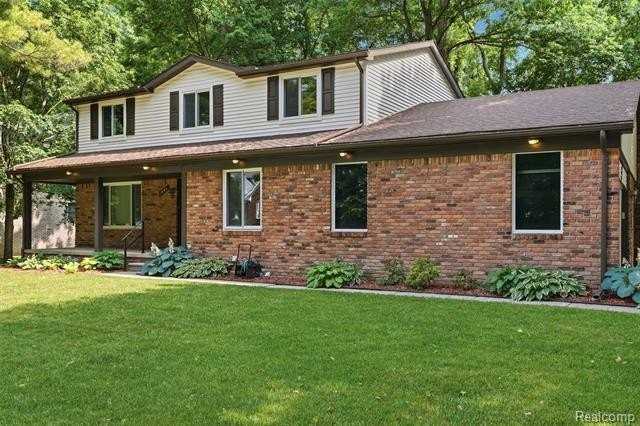 1880 Welling Dr - Photo 3 of 40