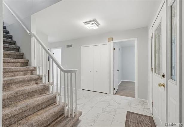 1880 Welling Dr - Photo 4 of 40